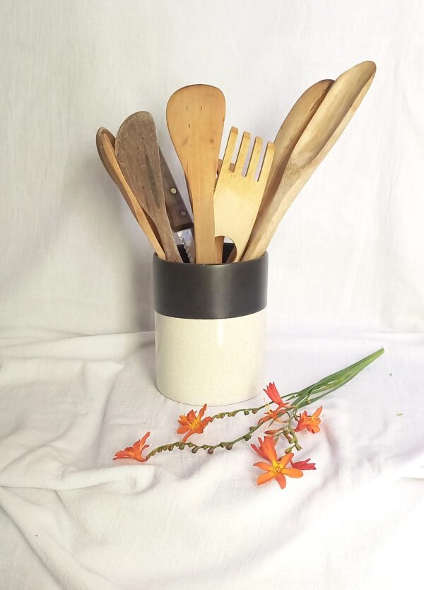porta utensilios de cocina de ceramica+ ceramica taller en el jardin+ el talar